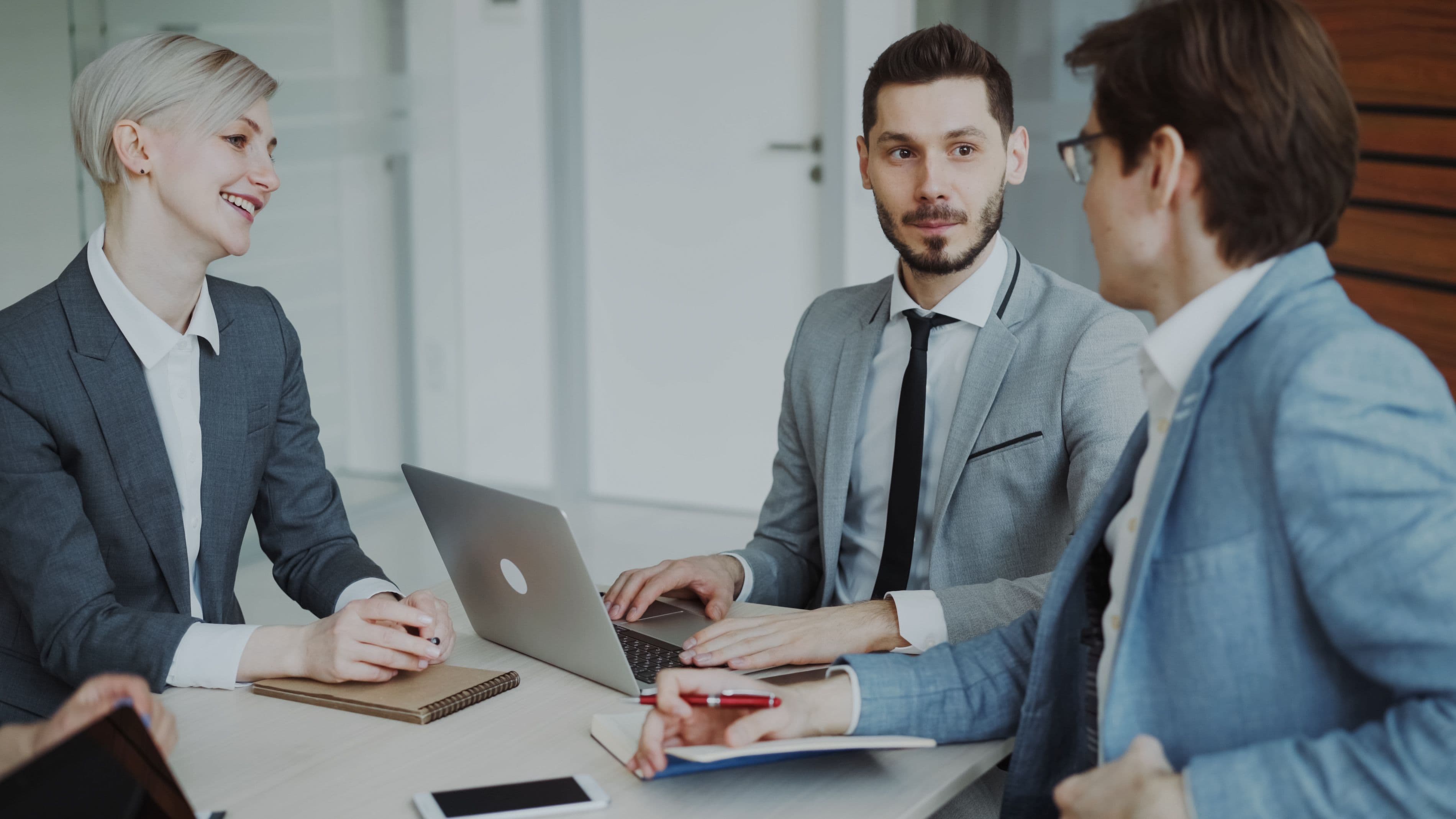 企業の人事・労務をトータルサポート